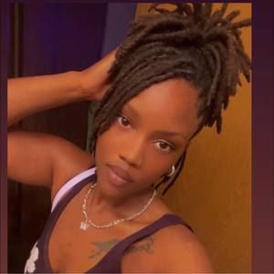 Meet your Posher, Antonia